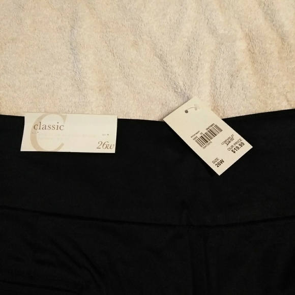 Shorts - Picture 3 of 4